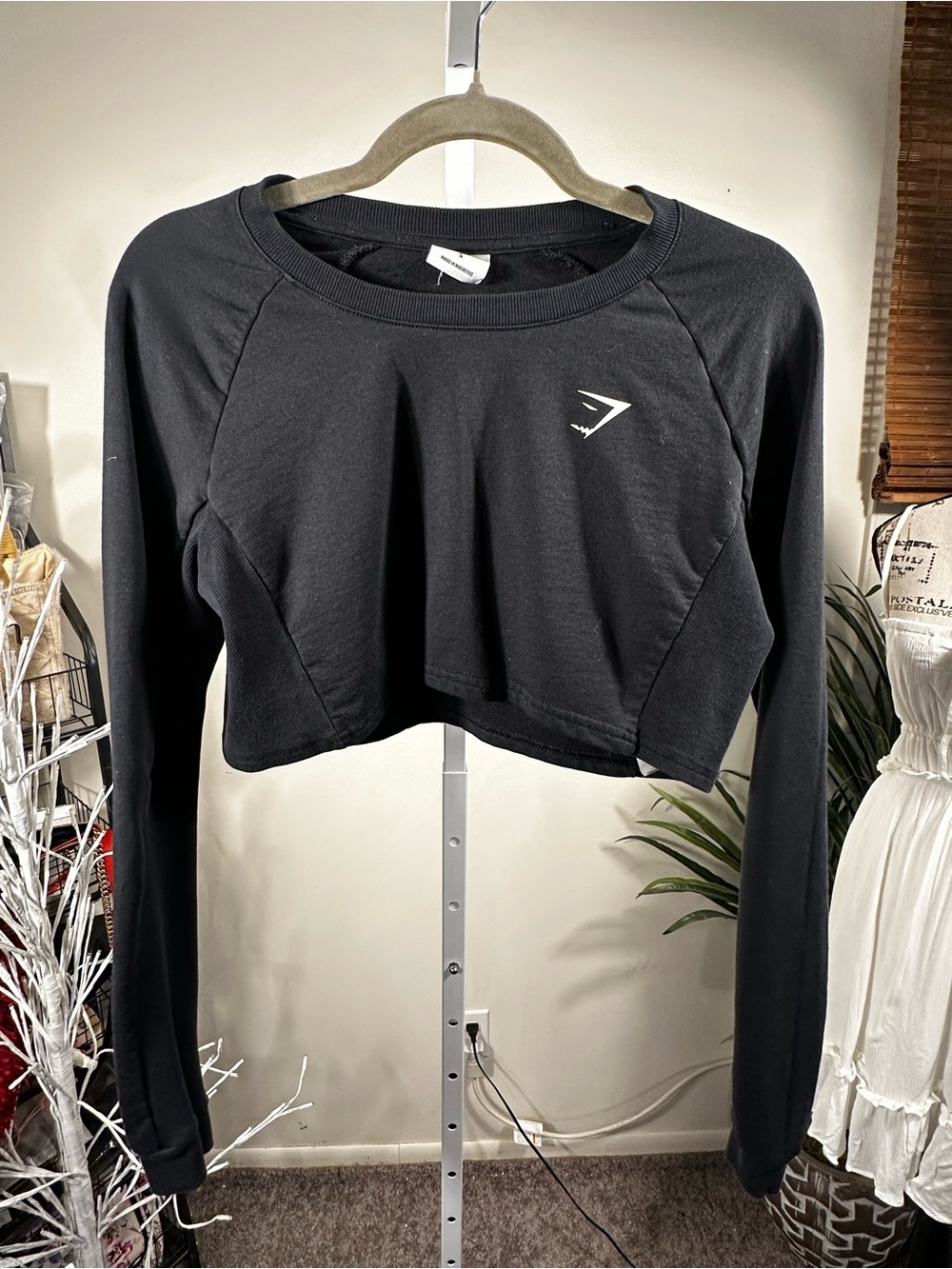351. Gymshark Black Cropped Long-Sleeve Women's Top -Oversized - Picture 1 of 5